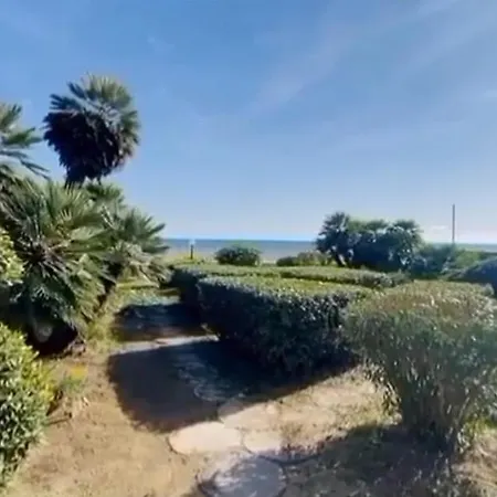 Villa D Lady Fronte Mare Villa *